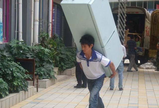 面对持续高温，北京搬运工却迎难而上